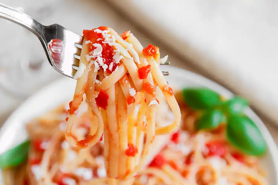 Linguine pasta with a tomato